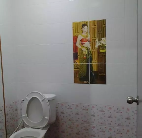 پانسیون J Safe Guesthouse