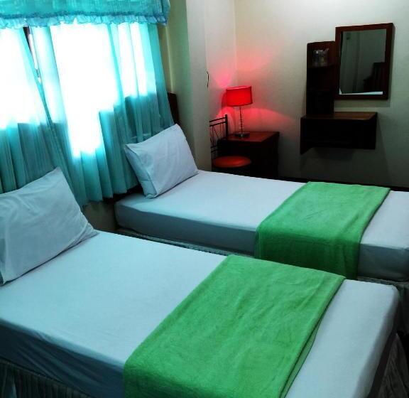 פנסיון J Safe Guesthouse