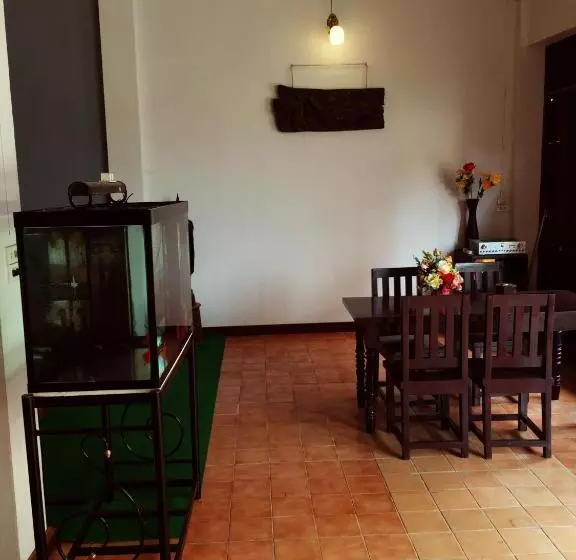 پانسیون J Safe Guesthouse