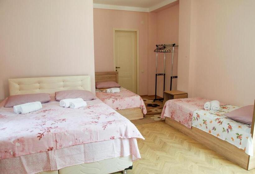 پانسیون Summer Story