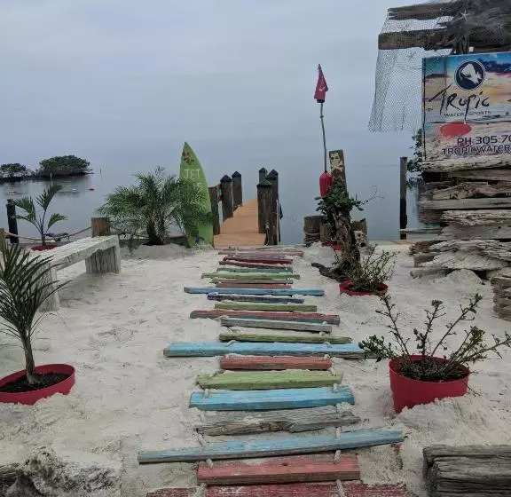 هاستل Snappers Key Largo