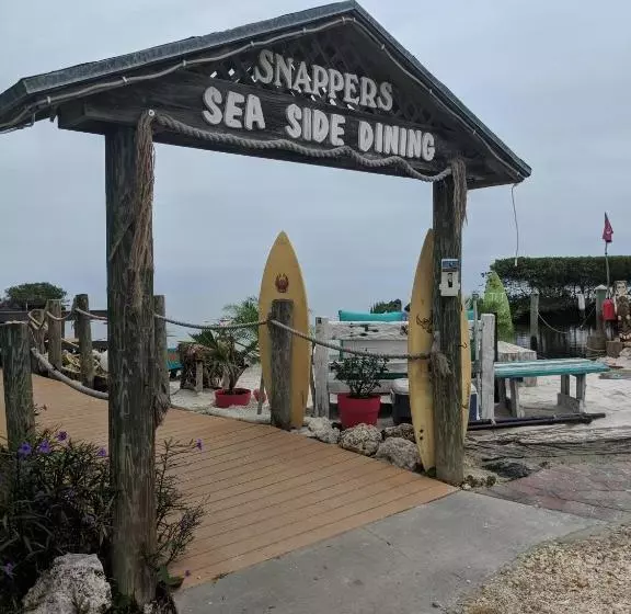 هاستل Snappers Key Largo