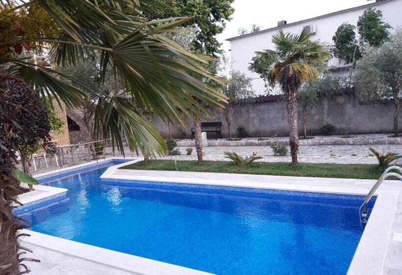 پانسیون Kazablanka Rooms Aerodrom