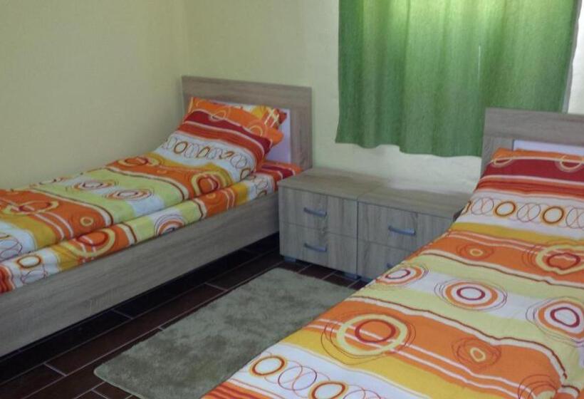 پانسیون Kazablanka Rooms Aerodrom