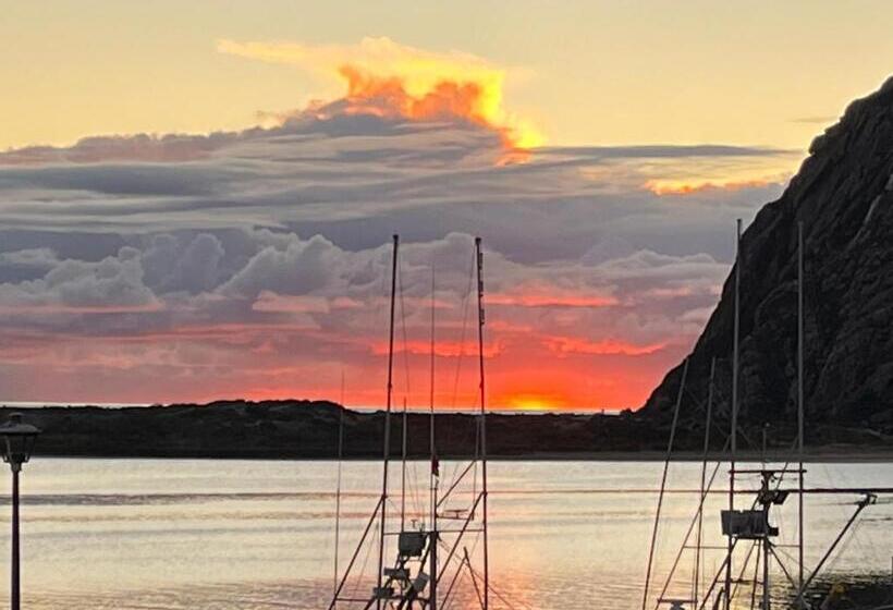 Общежитие Front Street Inn And Spa