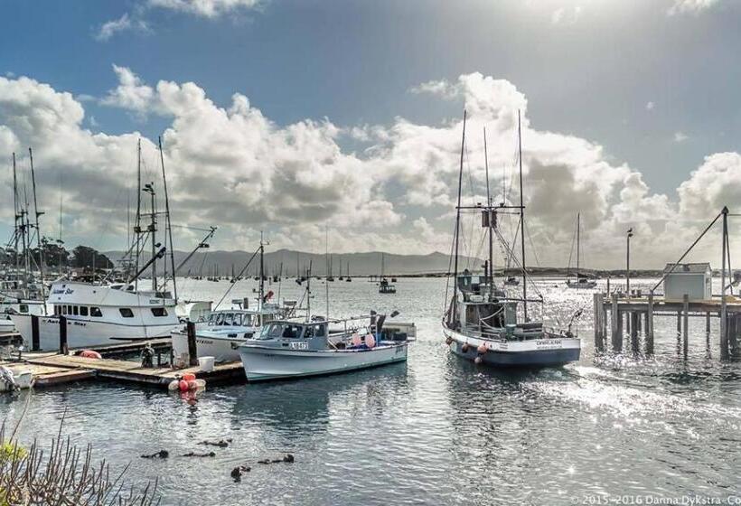 Общежитие Front Street Inn And Spa