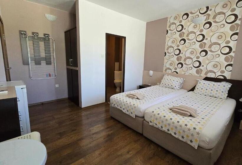 بنسيون Estreya