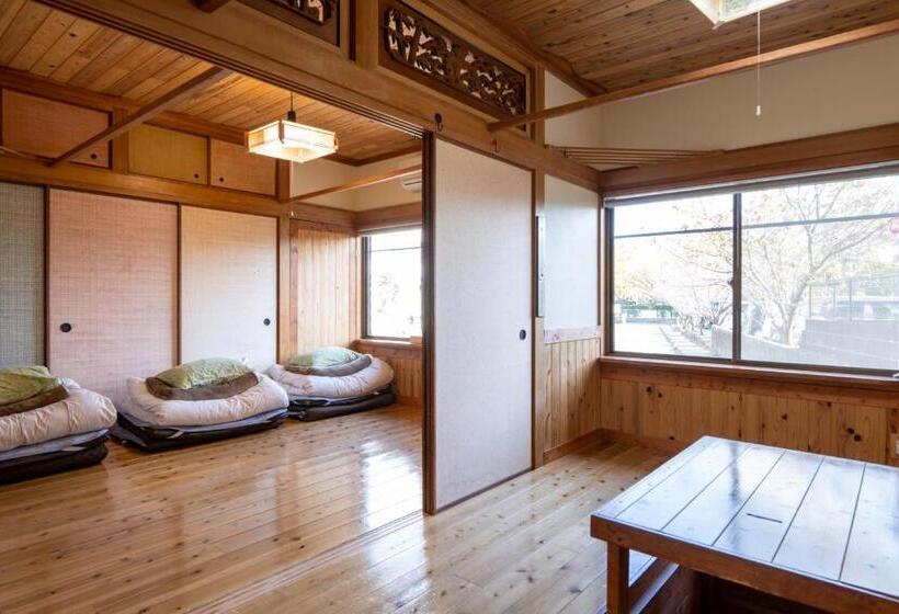 ペンション Katsuo Guest House