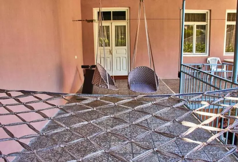 پانسیون Nukri Guest House