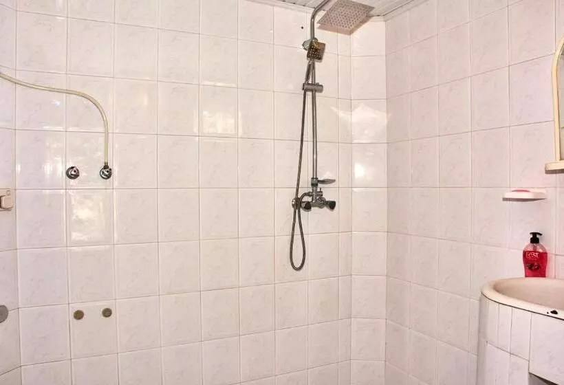 پانسیون Nukri Guest House