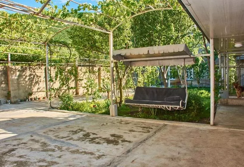 پانسیون Nukri Guest House