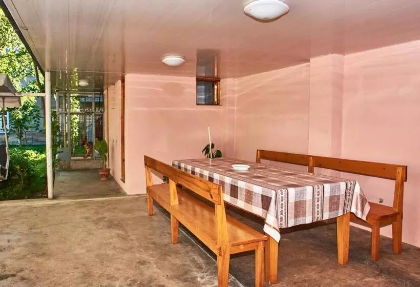پانسیون Nukri Guest House