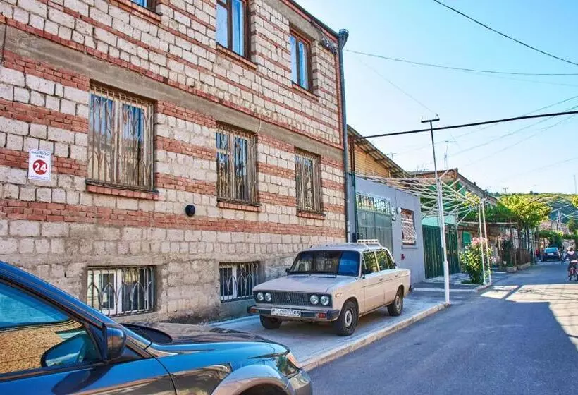 پانسیون Nukri Guest House