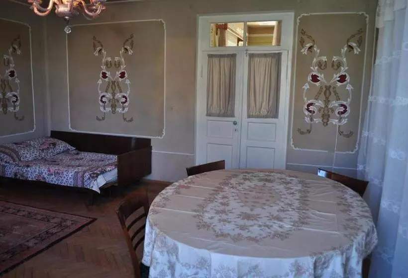 پانسیون Nukri Guest House