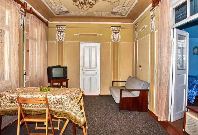 پانسیون Nukri Guest House