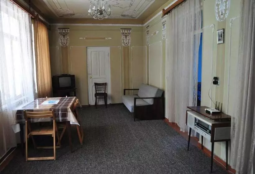 پانسیون Nukri Guest House
