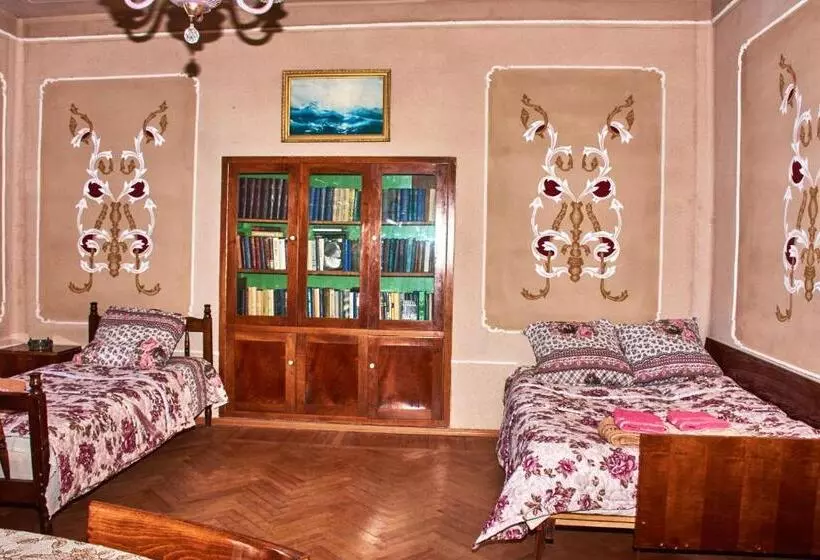پانسیون Nukri Guest House
