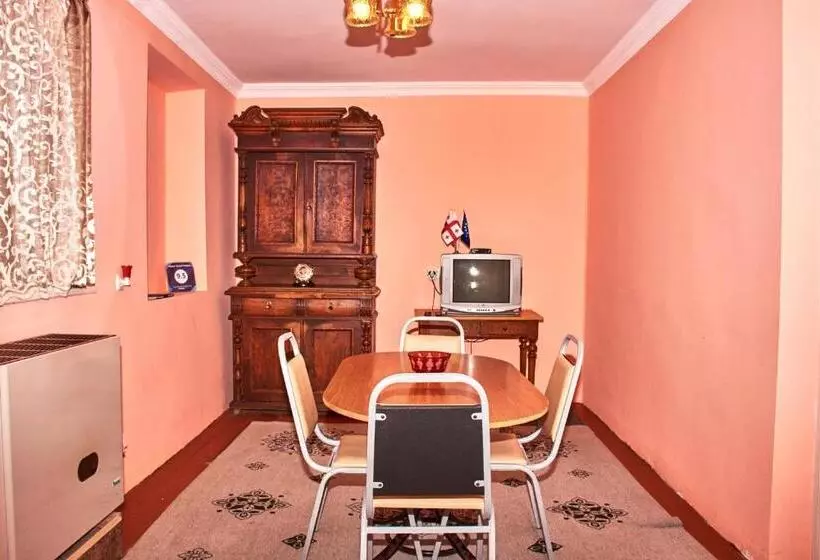 پانسیون Nukri Guest House