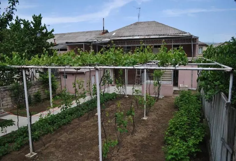 پانسیون Nukri Guest House