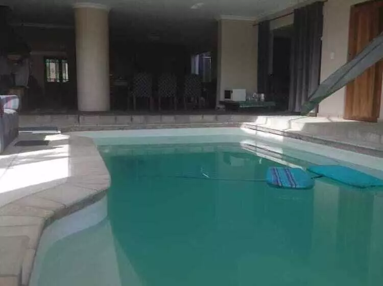 Majatalo Shirleys Place