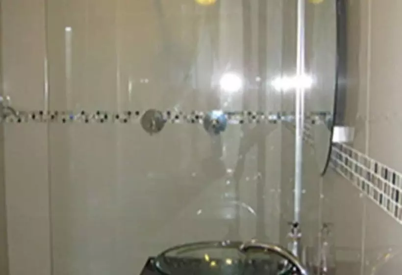 Majatalo Shirleys Place