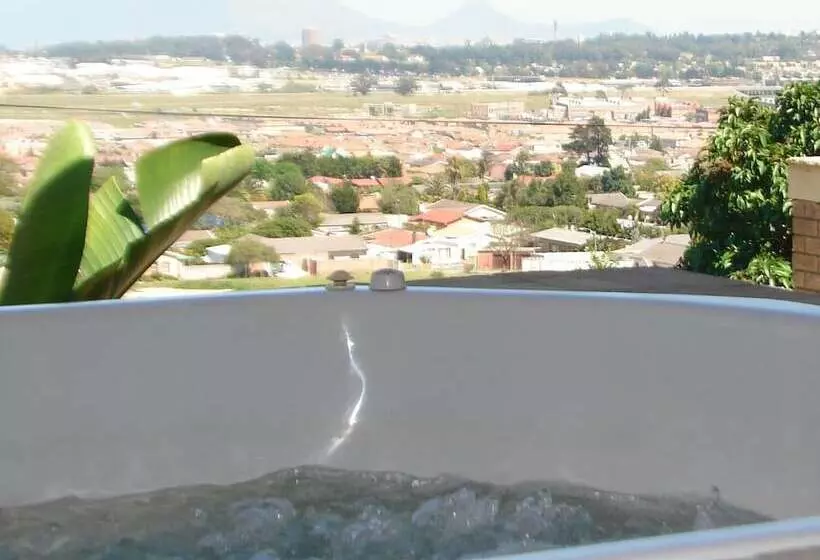 Majatalo Shirleys Place