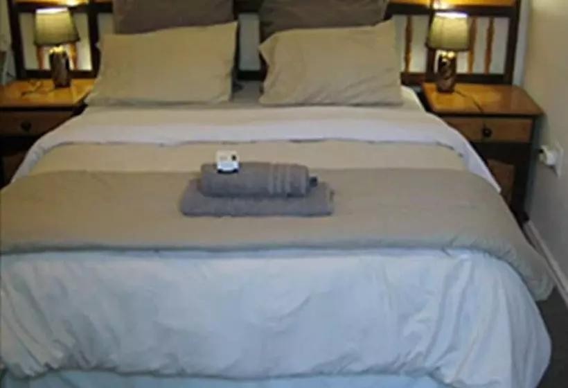 Majatalo Shirleys Place