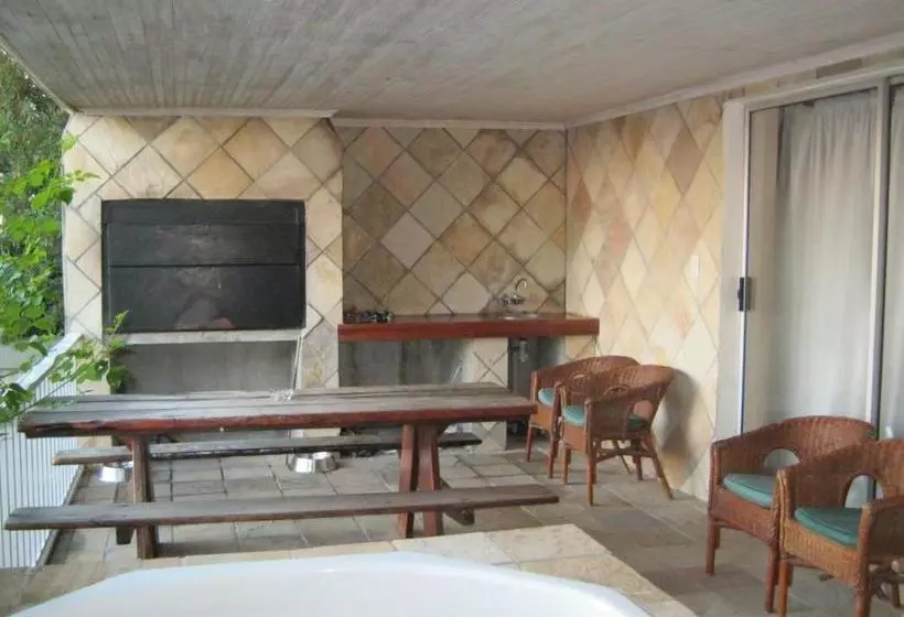 Majatalo Shirleys Place