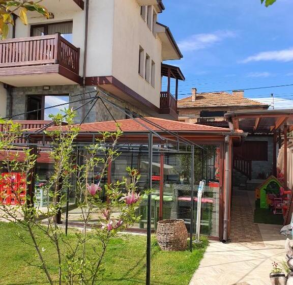 פנסיון White House