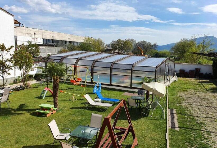 פנסיון White House