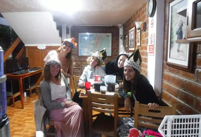 ユースホステル Hostal D´mathias