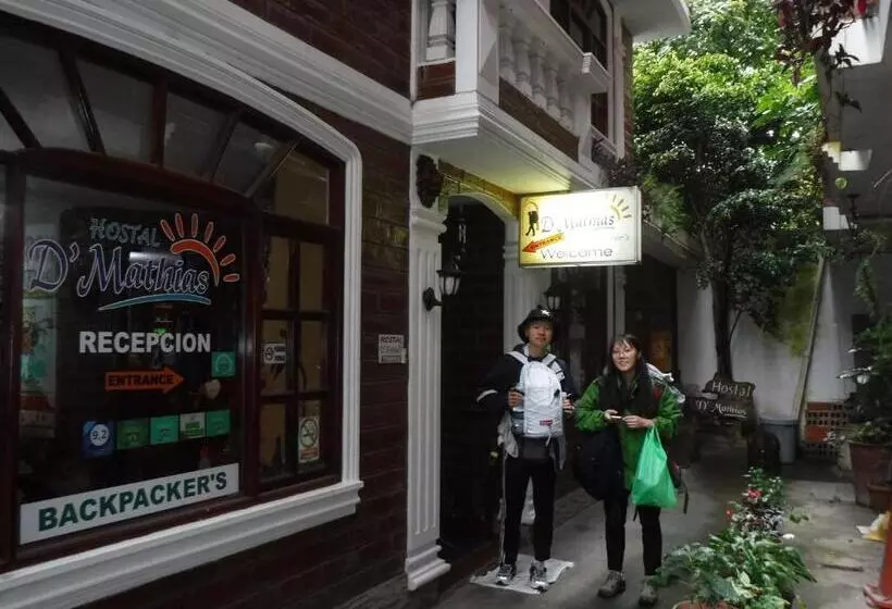 ユースホステル Hostal D´mathias