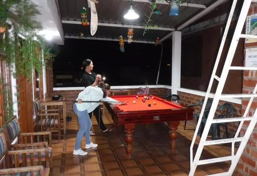 ユースホステル Hostal D´mathias