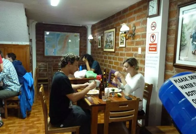 ユースホステル Hostal D´mathias