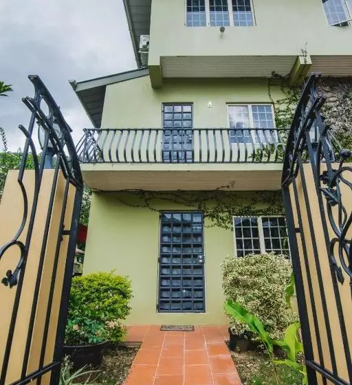 تختخواب و صبحانه The Valley Oasis Inn