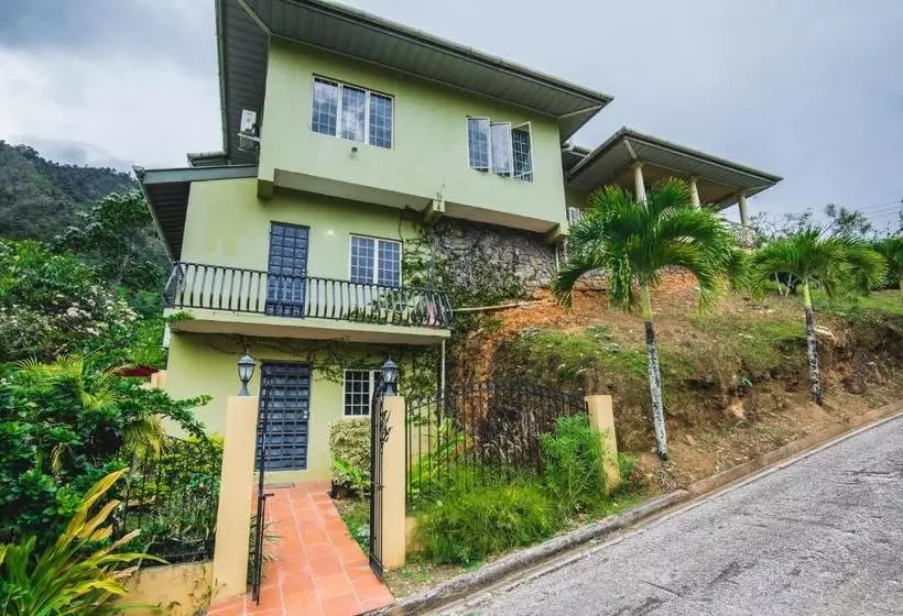 تختخواب و صبحانه The Valley Oasis Inn