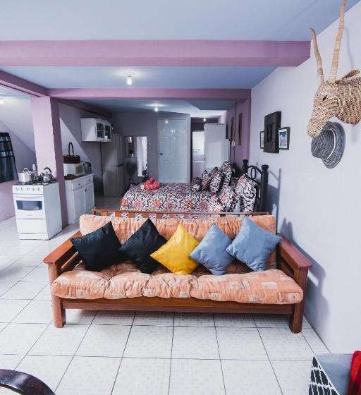 تختخواب و صبحانه The Valley Oasis Inn