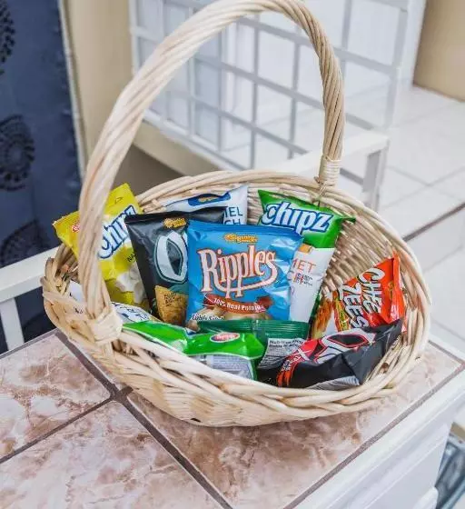 تختخواب و صبحانه The Valley Oasis Inn