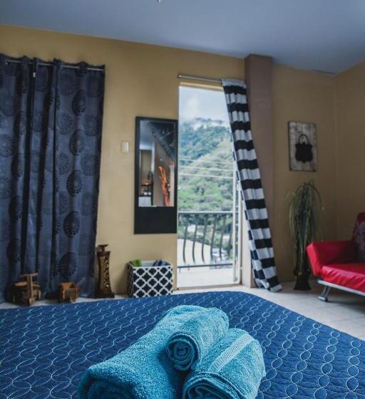 تختخواب و صبحانه The Valley Oasis Inn