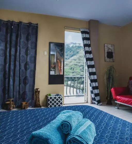 تختخواب و صبحانه The Valley Oasis Inn