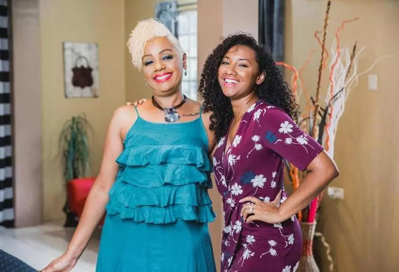 تختخواب و صبحانه The Valley Oasis Inn