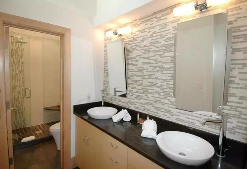 Clarendon Townhomes