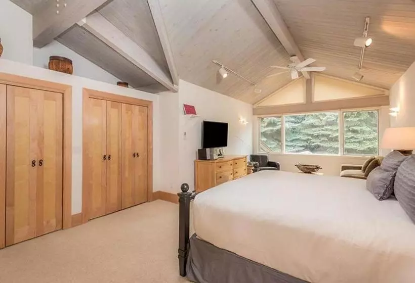 Clarendon Townhomes