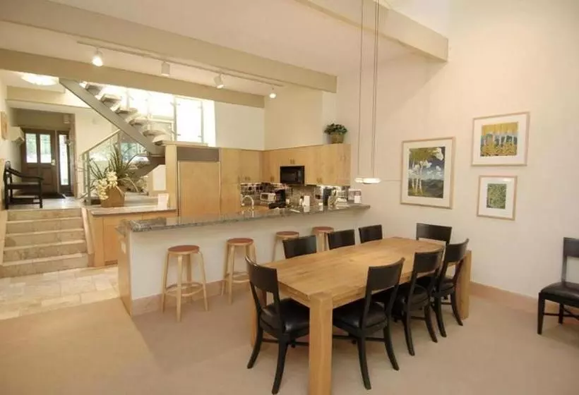 Clarendon Townhomes