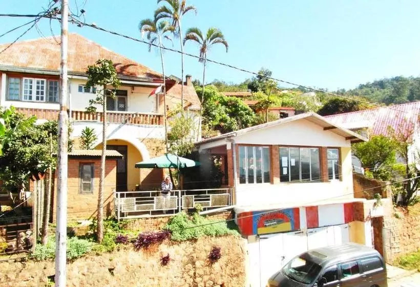 پانسیون Three Palms Fianar