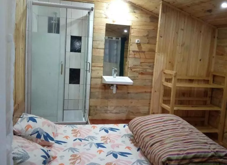 پانسیون Three Palms Fianar