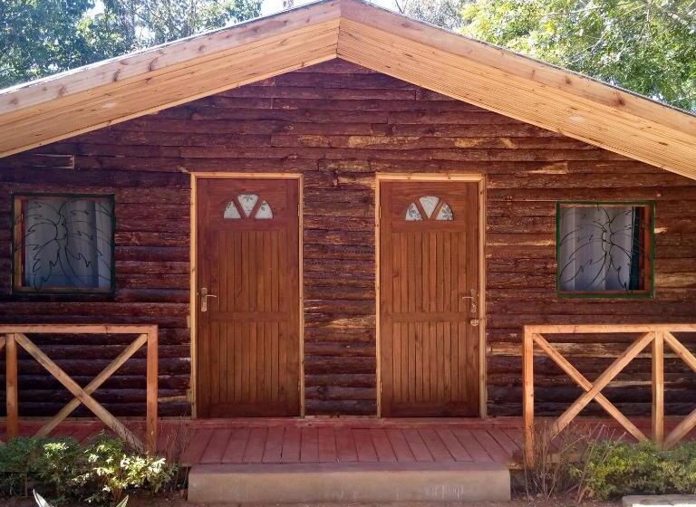 پانسیون Three Palms Fianar