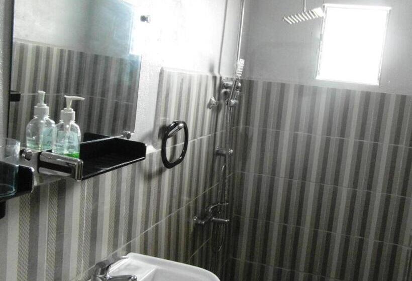 پانسیون Three Palms Fianar