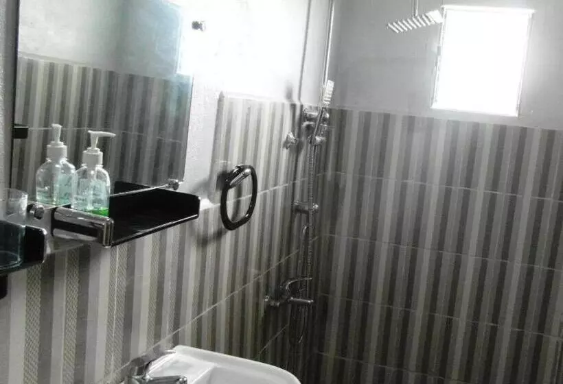 پانسیون Three Palms Fianar