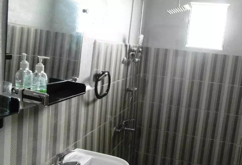 پانسیون Three Palms Fianar